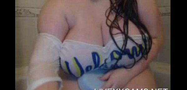  Bath time with huge tits on young girl on webcam